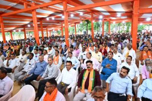 પ્રદેશ અધ્યક્ષ શ્રી Jagdish Panchal એ આજે ગુરુ પૂર્ણિમાના પાવન પર્વે ગાંધીનગર સ્થિત સંત શિરોમણિ શ્રી ગુરુ રવિદાસ મહારાજના મંદિરે દર્શન-પૂજન કરી સમૂહ આરતીમાં ભાગ લીધો અને 'સમરસતા સંકલ્પ સભા'માં નાગરિકો અને કાર્યકર્તાઓ સાથે સંવાદ કર્યો. સમગ્ર દેશમાં સંત શિરોમણિ શ્રી ગુરુ રવિદાસ મહારાજની 650મી જયંતી નિમિત્તે 'સમરસતા સંકલ્પ અભિયાન' અંતર્ગત વિવિધ કાર્યક્રમોનું આયોજન કરવામાં આવશે, જેના દ્વારા જન-જન સુધી સામાજિક સમરસતાનો સંદેશ પહોંચાડવામાં આવશે. આ પ્રસંગે પ્રદેશ અનુ.જાતિ મોરચાના પ્રમુખ શ્રી કિરીટભાઈ સોલંકી, ગાંધીનગર મહાનગરના પ્રમુખ શ્રી આશિષભાઈ દવે સહિત હોદ્દેદારો અને કાર્યકર્તાઓ ઉપસ્થિત રહ્યાં.