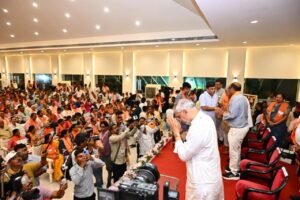 માંજલપુર વિધાનસભા પેટાચૂંટણીમાં ભારતીય જનતા પાર્ટીની ઐતિહાસિક જીત બદલ વડોદરા મહાનગર ખાતે પ્રદેશ અધ્યક્ષ શ્રી Jagdish Panchal ની વિશેષ ઉપસ્થિતિમાં 'ઋણ સ્વીકાર કાર્યક્રમ' યોજાયો.  આ અવસરે પ્રદેશ અધ્યક્ષશ્રીએ કાર્યકર્તાઓ પર પુષ્પવર્ષા કરી તેમના અવિરત પરિશ્રમ, સમર્પણ અને સંગઠન પ્રત્યેની નિષ્ઠાને વંદન કર્યા.  આ પ્રસંગે પ્રદેશ સંગઠન મહામંત્રી શ્રી રત્નાકરજી, પ્રદેશ મહામંત્રી શ્રી હિતેન્દ્રસિંહ ચૌહાણ, કેબિનેટ મંત્રી શ્રી રમણભાઈ સોલંકી, રાજ્યકક્ષાના મંત્રી ડૉ.મનીષાબેન વકીલ, પ્રદેશ ઉપાધ્યક્ષ શ્રી રસિકભાઈ પ્રજાપતિ, મહાનગરના અધ્યક્ષ ડૉ.જયપ્રકાશભાઈ સોની, મેયર શ્રીમતી ગીતાબેન મકવાણા સહિત મહાનગરના હોદ્દેદારો, ધારાસભ્યો અને મોટી સંખ્યામાં કાર્યકર્તાઓ ઉપસ્થિત રહ્યાં.