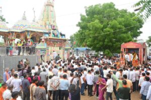 માનવતા અને સમરસતાના પથદર્શક સંત શિરોમણી શ્રી ગુરુ રવિદાસ મહારાજના આદર્શો સમગ્ર માનવજાત માટે સદૈવ માર્ગદર્શક રહ્યા છે.  સંત શિરોમણી શ્રી ગુરુ રવિદાસ મહારાજની 650મી જયંતી નિમિત્તે આયોજિત કળશ યાત્રાનું મહેસાણા શહેરના વિવિધ સ્થળોએ તથા નંદાસણ ખાતે નાગરિકો તથા સામાજિક આગેવાનો દ્વારા ભવ્ય સ્વાગત કરવામાં આવ્યું. #SamrastaSankalpAbhiyan