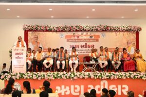 માંજલપુર વિધાનસભા પેટાચૂંટણીમાં ભારતીય જનતા પાર્ટીની ઐતિહાસિક જીત બદલ વડોદરા મહાનગર ખાતે પ્રદેશ અધ્યક્ષ શ્રી Jagdish Panchal ની વિશેષ ઉપસ્થિતિમાં 'ઋણ સ્વીકાર કાર્યક્રમ' યોજાયો.  આ અવસરે પ્રદેશ અધ્યક્ષશ્રીએ કાર્યકર્તાઓ પર પુષ્પવર્ષા કરી તેમના અવિરત પરિશ્રમ, સમર્પણ અને સંગઠન પ્રત્યેની નિષ્ઠાને વંદન કર્યા.  આ પ્રસંગે પ્રદેશ સંગઠન મહામંત્રી શ્રી રત્નાકરજી, પ્રદેશ મહામંત્રી શ્રી હિતેન્દ્રસિંહ ચૌહાણ, કેબિનેટ મંત્રી શ્રી રમણભાઈ સોલંકી, રાજ્યકક્ષાના મંત્રી ડૉ.મનીષાબેન વકીલ, પ્રદેશ ઉપાધ્યક્ષ શ્રી રસિકભાઈ પ્રજાપતિ, મહાનગરના અધ્યક્ષ ડૉ.જયપ્રકાશભાઈ સોની, મેયર શ્રીમતી ગીતાબેન મકવાણા સહિત મહાનગરના હોદ્દેદારો, ધારાસભ્યો અને મોટી સંખ્યામાં કાર્યકર્તાઓ ઉપસ્થિત રહ્યાં.