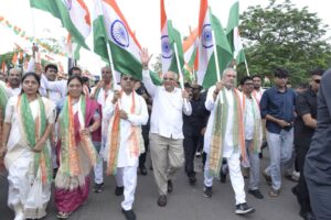 તિરંગાનો રંગ, પાટનગરનો સંગ 🇮🇳 'હર ઘર તિરંગા' અભિયાન અંતર્ગત ગાંધીનગર મહાનગર ખાતે માનનીય મુખ્યમંત્રી શ્રી Bhupendra Patel અને પ્રદેશ અધ્યક્ષ શ્રી Jagdish Panchal ની વિશેષ ઉપસ્થિતિમાં રાજ્યકક્ષાની ભવ્ય તિરંગા યાત્રા યોજાઈ. હજારો નગરજનોએ તિરંગો હાથમાં લઈ રાષ્ટ્રભક્તિના રંગે રંગાઈને 'હર ઘર તિરંગા, હર દિલ તિરંગા'ના સંકલ્પને વધુ મજબૂત બનાવ્યો.  #HarGharTiranga