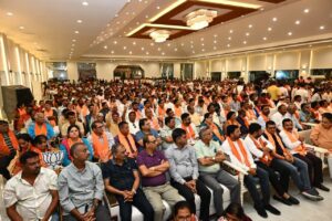 માંજલપુર વિધાનસભા પેટાચૂંટણીમાં ભારતીય જનતા પાર્ટીની ઐતિહાસિક જીત બદલ વડોદરા મહાનગર ખાતે પ્રદેશ અધ્યક્ષ શ્રી Jagdish Panchal ની વિશેષ ઉપસ્થિતિમાં 'ઋણ સ્વીકાર કાર્યક્રમ' યોજાયો.  આ અવસરે પ્રદેશ અધ્યક્ષશ્રીએ કાર્યકર્તાઓ પર પુષ્પવર્ષા કરી તેમના અવિરત પરિશ્રમ, સમર્પણ અને સંગઠન પ્રત્યેની નિષ્ઠાને વંદન કર્યા.  આ પ્રસંગે પ્રદેશ સંગઠન મહામંત્રી શ્રી રત્નાકરજી, પ્રદેશ મહામંત્રી શ્રી હિતેન્દ્રસિંહ ચૌહાણ, કેબિનેટ મંત્રી શ્રી રમણભાઈ સોલંકી, રાજ્યકક્ષાના મંત્રી ડૉ.મનીષાબેન વકીલ, પ્રદેશ ઉપાધ્યક્ષ શ્રી રસિકભાઈ પ્રજાપતિ, મહાનગરના અધ્યક્ષ ડૉ.જયપ્રકાશભાઈ સોની, મેયર શ્રીમતી ગીતાબેન મકવાણા સહિત મહાનગરના હોદ્દેદારો, ધારાસભ્યો અને મોટી સંખ્યામાં કાર્યકર્તાઓ ઉપસ્થિત રહ્યાં.