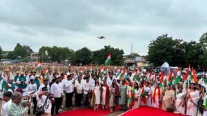 તિરંગાના રંગે રંગાયું ભરૂચ! 🇮🇳 'હર ઘર તિરંગા' અભિયાન અંતર્ગત આજે ભરૂચ ખાતે ભવ્ય તિરંગા યાત્રા યોજાઈ. બાળકોથી લઈને વડીલો સુધી સૌએ ઉત્સાહભેર સહભાગી થઈ રાષ્ટ્રભક્તિનો જયઘોષ કર્યો અને તિરંગા પ્રત્યેનું ગૌરવ વ્યક્ત કર્યું. #HarGharTiranga