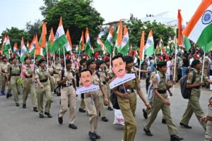 તિરંગાનો રંગ, પાટનગરનો સંગ 🇮🇳 'હર ઘર તિરંગા' અભિયાન અંતર્ગત ગાંધીનગર મહાનગર ખાતે માનનીય મુખ્યમંત્રી શ્રી Bhupendra Patel અને પ્રદેશ અધ્યક્ષ શ્રી Jagdish Panchal ની વિશેષ ઉપસ્થિતિમાં રાજ્યકક્ષાની ભવ્ય તિરંગા યાત્રા યોજાઈ. હજારો નગરજનોએ તિરંગો હાથમાં લઈ રાષ્ટ્રભક્તિના રંગે રંગાઈને 'હર ઘર તિરંગા, હર દિલ તિરંગા'ના સંકલ્પને વધુ મજબૂત બનાવ્યો.  #HarGharTiranga