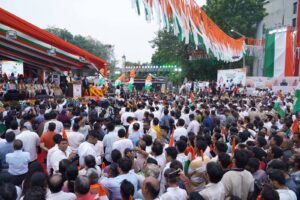 દેશભક્તિના રંગે રંગાયું કર્ણાવતી મહાનગર... 🇮🇳 હર ઘર તિરંગા અભિયાન અંતર્ગત નાયબ મુખ્યમંત્રી શ્રી Harsh Sanghavi ની વિશેષ ઉપસ્થિતિમાં કર્ણાવતી મહાનગર ખાતે ભવ્ય તિરંગા યાત્રા યોજાઈ. રાષ્ટ્રધ્વજ પ્રત્યેના ગૌરવ અને દેશભક્તિની ભાવનાથી ઓતપ્રોત આ યાત્રામાં હજારોની સંખ્યામાં નગરજનો જોડાયા. #HarGharTiranga
