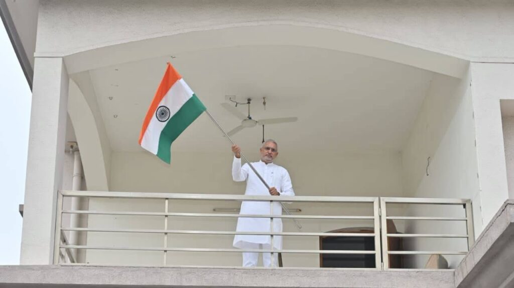 હર ઘર તિરંગા 🇮🇳 હર ઘર તિરંગા અભિયાન અંતર્ગત ભારતીય જનતા પાર્ટી ગુજરાતના અધ્યક્ષ શ્રી Jagdish Panchal જીએ પોતાના નિવાસસ્થાને તિરંગો લહેરાવી રાષ્ટ્રગૌરવની ભાવના ઉર્જાવંત કરી. એકતા, અખંડિતતા, સ્વાભિમાન અને રાષ્ટ્રપ્રેમના પ્રતીક એવા તિરંગાની શાન સદાય ઊંચી રહે અને વિકસિત ભારતનું સ્વપ્ન સાકાર થાય તે માટે આપણે સૌ એક થઈ સંકલ્પબદ્ધ બનીએ. #HarGharTiranga