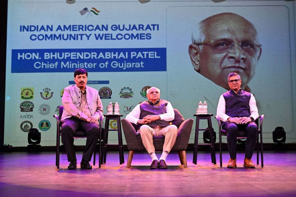 જ્યાં જ્યાં વસે એક ગુજરાતી,  ત્યાં ત્યાં સદાકાળ ગુજરાત! અમેરિકાના ન્યુજર્સીમાં વસતા ગુજરાતી સમુદાય દ્વારા 'ગરવી ગુજરાત ગ્લોબલ ન્યૂજર્સી' કાર્યક્રમમાં માનનીય મુખ્યમંત્રી શ્રી Bhupendra Patel નું હાર્દિક અભિવાદન કરવામાં આવ્યું.