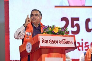 25 વર્ષ સેવા અને સમર્પણના... ગુજરાતના પનોતા પુત્ર અને દેશના યશસ્વી પ્રધાનમંત્રી શ્રી Narendra Modi જીના મુખ્યમંત્રી અને પ્રધાનમંત્રી તરીકેના જનસેવાના 25 વર્ષ પૂર્ણ થવાના અવસરે ભારતીય જનતા પાર્ટી દ્વારા રાષ્ટ્રવ્યાપી 'સેવા સંકલ્પ અભિયાન'નું આયોજન કરવામાં આવી રહ્યું છે. આ અભિયાનની તૈયારીઓના ભાગરૂપે આજે ગાંધીનગર મહાનગર ખાતે પ્રદેશ પ્રભારી શ્રી Tarun Chugh જીની અધ્યક્ષતામાં તથા મુખ્યમંત્રી શ્રી Bhupendra Patel અને પ્રદેશ અધ્યક્ષ શ્રી Jagdish Panchal ની વિશેષ ઉપસ્થિતિમાં કાર્યશાળા યોજાઈ. આ પ્રસંગે પ્રદેશ સંગઠન મહામંત્રી શ્રી રત્નાકરજી, નાયબ મુખ્યમંત્રી શ્રી Harsh Sanghavi , રાષ્ટ્રીય અભિયાનના ઝોન ઇન્ચાર્જ શ્રી આશિષભાઈ શેલારજી, કેન્દ્રીય રાજ્યમંત્રી શ્રીમતી નિમુબેન બાંભણીયા, આસામના પ્રદેશ અધ્યક્ષ શ્રી દિલીપ સૈકિયાજી, પ્રદેશ મહામંત્રી અને અભિયાનના પ્રદેશ પ્રભારી શ્રી અજયભાઈ બ્રહ્મભટ્ટ, અભિયાનના ઇન્ચાર્જ શ્રી બ્રિજેશભાઈ મેરજા સહિત પદાધિકારીઓ ઉપસ્થિત રહ્યાં.