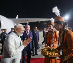 કિર્ગિઝસ્તાનની રાજધાની બિશ્કેક ખાતે માનનીય પ્રધાનમંત્રી શ્રી Narendra Modi જીનું ભવ્ય સ્વાગત કરવામાં આવ્યું. માનનીય પ્રધાનમંત્રીશ્રી બિશ્કેક ખાતે યોજાઈ રહેલી SCO સમિટમાં ભાગ લેશે.