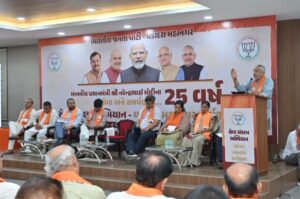 25 વર્ષનો સેવાયજ્ઞ... માનનીય પ્રધાનમંત્રી શ્રી Narendra Modi જીના જનસેવાના 25 વર્ષ પૂર્ણ થવાના અવસરે આયોજિત 'સેવા સંકલ્પ અભિયાન'ની તૈયારીઓના ભાગરૂપે વડોદરા મહાનગર ખાતે કાર્યશાળા યોજાઈ. આ કાર્યશાળામાં પ્રદેશ અધ્યક્ષ શ્રી Jagdish Panchal એ હોદ્દેદારો અને કાર્યકર્તાઓ સાથે સંવાદ કરી અભિયાનની સફળતા માટે માર્ગદર્શન આપ્યું.