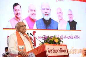 25 વર્ષ સેવા અને સમર્પણના... ગુજરાતના પનોતા પુત્ર અને દેશના યશસ્વી પ્રધાનમંત્રી શ્રી Narendra Modi જીના મુખ્યમંત્રી અને પ્રધાનમંત્રી તરીકેના જનસેવાના 25 વર્ષ પૂર્ણ થવાના અવસરે ભારતીય જનતા પાર્ટી દ્વારા રાષ્ટ્રવ્યાપી 'સેવા સંકલ્પ અભિયાન'નું આયોજન કરવામાં આવી રહ્યું છે. આ અભિયાનની તૈયારીઓના ભાગરૂપે આજે ગાંધીનગર મહાનગર ખાતે પ્રદેશ પ્રભારી શ્રી Tarun Chugh જીની અધ્યક્ષતામાં તથા મુખ્યમંત્રી શ્રી Bhupendra Patel અને પ્રદેશ અધ્યક્ષ શ્રી Jagdish Panchal ની વિશેષ ઉપસ્થિતિમાં કાર્યશાળા યોજાઈ. આ પ્રસંગે પ્રદેશ સંગઠન મહામંત્રી શ્રી રત્નાકરજી, નાયબ મુખ્યમંત્રી શ્રી Harsh Sanghavi , રાષ્ટ્રીય અભિયાનના ઝોન ઇન્ચાર્જ શ્રી આશિષભાઈ શેલારજી, કેન્દ્રીય રાજ્યમંત્રી શ્રીમતી નિમુબેન બાંભણીયા, આસામના પ્રદેશ અધ્યક્ષ શ્રી દિલીપ સૈકિયાજી, પ્રદેશ મહામંત્રી અને અભિયાનના પ્રદેશ પ્રભારી શ્રી અજયભાઈ બ્રહ્મભટ્ટ, અભિયાનના ઇન્ચાર્જ શ્રી બ્રિજેશભાઈ મેરજા સહિત પદાધિકારીઓ ઉપસ્થિત રહ્યાં.
