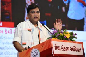 25 વર્ષ સેવા અને સમર્પણના... ગુજરાતના પનોતા પુત્ર અને દેશના યશસ્વી પ્રધાનમંત્રી શ્રી Narendra Modi જીના મુખ્યમંત્રી અને પ્રધાનમંત્રી તરીકેના જનસેવાના 25 વર્ષ પૂર્ણ થવાના અવસરે ભારતીય જનતા પાર્ટી દ્વારા રાષ્ટ્રવ્યાપી 'સેવા સંકલ્પ અભિયાન'નું આયોજન કરવામાં આવી રહ્યું છે. આ અભિયાનની તૈયારીઓના ભાગરૂપે આજે ગાંધીનગર મહાનગર ખાતે પ્રદેશ પ્રભારી શ્રી Tarun Chugh જીની અધ્યક્ષતામાં તથા મુખ્યમંત્રી શ્રી Bhupendra Patel અને પ્રદેશ અધ્યક્ષ શ્રી Jagdish Panchal ની વિશેષ ઉપસ્થિતિમાં કાર્યશાળા યોજાઈ. આ પ્રસંગે પ્રદેશ સંગઠન મહામંત્રી શ્રી રત્નાકરજી, નાયબ મુખ્યમંત્રી શ્રી Harsh Sanghavi , રાષ્ટ્રીય અભિયાનના ઝોન ઇન્ચાર્જ શ્રી આશિષભાઈ શેલારજી, કેન્દ્રીય રાજ્યમંત્રી શ્રીમતી નિમુબેન બાંભણીયા, આસામના પ્રદેશ અધ્યક્ષ શ્રી દિલીપ સૈકિયાજી, પ્રદેશ મહામંત્રી અને અભિયાનના પ્રદેશ પ્રભારી શ્રી અજયભાઈ બ્રહ્મભટ્ટ, અભિયાનના ઇન્ચાર્જ શ્રી બ્રિજેશભાઈ મેરજા સહિત પદાધિકારીઓ ઉપસ્થિત રહ્યાં.
