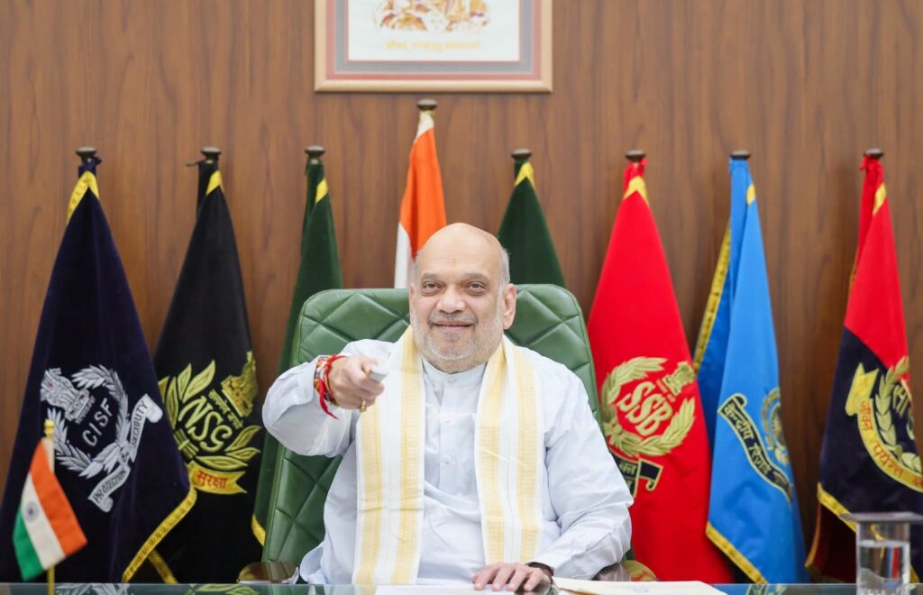 માનનીય કેન્દ્રીય ગૃહ અને સહકાર મંત્રી શ્રી Amit Shah વીડિયો કોન્ફરન્સિંગના માધ્યમથી તથા માનનીય મુખ્યમંત્રી શ્રી Bhupendra Patel અને નાયબ મુખ્યમંત્રી શ્રી Harsh Sanghavi ની ઉપસ્થિતિમાં અમદાવાદ ખાતે ભારતીય તીરંદાજી સંઘ દ્વારા આયોજિત 'Hyundai World Archery Para Series'નો શુભારંભ કરવામાં આવ્યો. માનનીય મુખ્યમંત્રીશ્રીએ વિશ્વના વિવિધ દેશોમાંથી પધારેલા તમામ દિવ્યાંગ તીરંદાજોને શુભેચ્છાઓ પાઠવી હતી