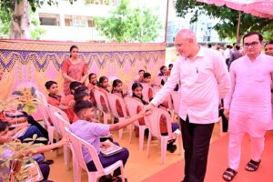 પ્રદેશ અધ્યક્ષ શ્રી Jagdish Panchal ની વિશેષ ઉપસ્થિતિમાં અમદાવાદની ઓઢવ ગુજરાતી શાળા નં. 3 ખાતે પોઈસિસ એચિવમેન્ટ ફાઉન્ડેશન અને નગર પ્રાથમિક શિક્ષણ સમિતિ દ્વારા બાળકોના વ્યક્તિત્વ વિકાસ અંગેનો કાર્યક્રમ યોજાયો. આ પ્રસંગે પ્રદેશ અધ્યક્ષશ્રીએ વિદ્યાર્થીઓ અને વાલીઓ સાથે સંવાદ કરી માર્ગદર્શન આપ્યું.