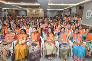 25 વર્ષનો સેવાયજ્ઞ... માનનીય પ્રધાનમંત્રી શ્રી Narendra Modi જીના જનસેવાના 25 વર્ષ પૂર્ણ થવાના અવસરે આયોજિત 'સેવા સંકલ્પ અભિયાન'ની તૈયારીઓના ભાગરૂપે વડોદરા મહાનગર ખાતે કાર્યશાળા યોજાઈ. આ કાર્યશાળામાં પ્રદેશ અધ્યક્ષ શ્રી Jagdish Panchal એ હોદ્દેદારો અને કાર્યકર્તાઓ સાથે સંવાદ કરી અભિયાનની સફળતા માટે માર્ગદર્શન આપ્યું.