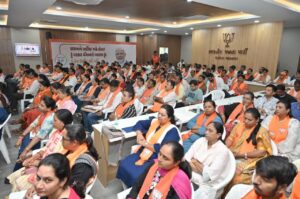 25 વર્ષનો સેવાયજ્ઞ... માનનીય પ્રધાનમંત્રી શ્રી Narendra Modi જીના જનસેવાના 25 વર્ષ પૂર્ણ થવાના અવસરે આયોજિત 'સેવા સંકલ્પ અભિયાન'ની તૈયારીઓના ભાગરૂપે વડોદરા મહાનગર ખાતે કાર્યશાળા યોજાઈ. આ કાર્યશાળામાં પ્રદેશ અધ્યક્ષ શ્રી Jagdish Panchal એ હોદ્દેદારો અને કાર્યકર્તાઓ સાથે સંવાદ કરી અભિયાનની સફળતા માટે માર્ગદર્શન આપ્યું.