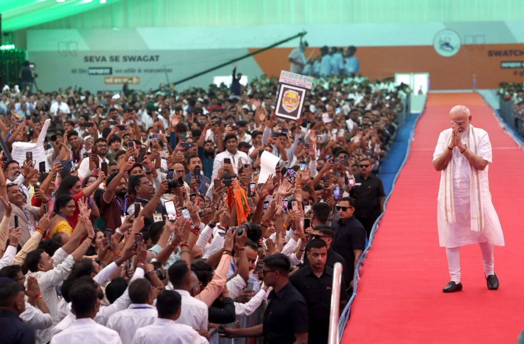 Peak energy. Peak vibes. ⚡ 📍 Vadodara #Namo4ViksitBharat #RailInfra4Gujarat