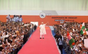 Peak energy. Peak vibes. ⚡ 📍 Vadodara #Namo4ViksitBharat #RailInfra4Gujarat