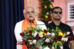 'નમો કમલમ્' - સંગઠનથી જનસેવા સુધી, સંકલ્પથી સિદ્ધિ સુધીની યાત્રાનું નવું કેન્દ્ર!  માનનીય પ્રધાનમંત્રી શ્રી Narendra Modi જીના શુભહસ્તે નવસારી જિલ્લા ભાજપ કાર્યાલય 'નમો કમલમ્'નું લોકાર્પણ થયું. આ અવસરે કાર્યકર્તાઓ અને નગરજનોને સંબોધિત કરી માનનીય પ્રધાનમંત્રીશ્રીએ સંગઠનની શક્તિ, કાર્યકર્તાઓની નિષ્ઠા અને જનસેવાના સંકલ્પને વધુ મજબૂત બનાવવાનો સંદેશ આપ્યો. આ પ્રસંગે માનનીય મુખ્યમંત્રી શ્રી Bhupendra Patel , પ્રદેશ અધ્યક્ષ શ્રી Jagdish Panchal , કેન્દ્રીય જળશક્તિ મંત્રી શ્રી C R Paatil , નાયબ મુખ્યમંત્રી શ્રી Harsh Sanghavi તથા રાજ્ય સરકારના મંત્રીશ્રીઓ અને સંગઠનના હોદ્દેદારો વિશેષ ઉપસ્થિત રહ્યાં. #NamoKamalamNavsari