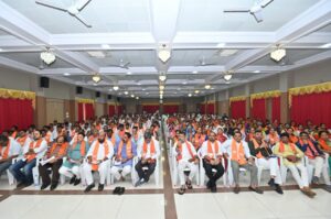 પ્રદેશ પ્રભારી શ્રી Tarun Chugh જીએ ગઈકાલે ખેડા જિલ્લાની મુલાકાત લઈ સંગઠનના હોદ્દેદારો સાથે વિવિધ બેઠકો યોજી સંગઠનાત્મક કામગીરી અંગે સંવાદ કર્યો. આ પ્રસંગે પ્રદેશ સંગઠન મહામંત્રી શ્રી રત્નાકરજી, પ્રદેશ મહામંત્રી શ્રી અજયભાઈ બ્રહ્મભટ્ટ, શ્રી હિતેન્દ્રસિંહ ચૌહાણ સહિત હોદ્દેદારો ઉપસ્થિત રહ્યા.
