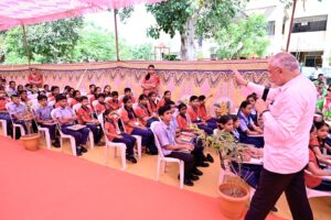 પ્રદેશ અધ્યક્ષ શ્રી Jagdish Panchal ની વિશેષ ઉપસ્થિતિમાં અમદાવાદની ઓઢવ ગુજરાતી શાળા નં. 3 ખાતે પોઈસિસ એચિવમેન્ટ ફાઉન્ડેશન અને નગર પ્રાથમિક શિક્ષણ સમિતિ દ્વારા બાળકોના વ્યક્તિત્વ વિકાસ અંગેનો કાર્યક્રમ યોજાયો. આ પ્રસંગે પ્રદેશ અધ્યક્ષશ્રીએ વિદ્યાર્થીઓ અને વાલીઓ સાથે સંવાદ કરી માર્ગદર્શન આપ્યું.