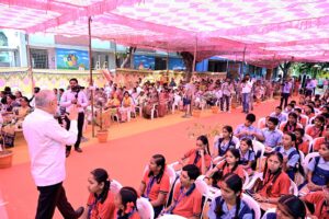 પ્રદેશ અધ્યક્ષ શ્રી Jagdish Panchal ની વિશેષ ઉપસ્થિતિમાં અમદાવાદની ઓઢવ ગુજરાતી શાળા નં. 3 ખાતે પોઈસિસ એચિવમેન્ટ ફાઉન્ડેશન અને નગર પ્રાથમિક શિક્ષણ સમિતિ દ્વારા બાળકોના વ્યક્તિત્વ વિકાસ અંગેનો કાર્યક્રમ યોજાયો. આ પ્રસંગે પ્રદેશ અધ્યક્ષશ્રીએ વિદ્યાર્થીઓ અને વાલીઓ સાથે સંવાદ કરી માર્ગદર્શન આપ્યું.