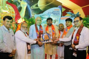 આજે અમદાવાદના ન્યુ રાણીપ ખાતે ડિવાઇન યુનિટી ગ્રુપ આયોજિત 'વિનાયક વંદના 2026' ગણેશ મહોત્સવમાં પ્રદેશ અધ્યક્ષ શ્રી Jagdish Panchal એ ઉપસ્થિત રહી પૂજા-અર્ચના કરી. ગણપતિ બાપ્પા મોરિયા!