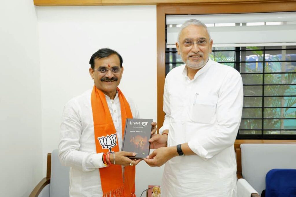 'વડનગરથી વારાણસી 'બાઈક સેવા યાત્રા'ના રાષ્ટ્રીય ઇન્ચાર્જ શ્રી વી. ડી. શર્માજીએ આજે ગાંધીનગર ખાતે પ્રદેશ અધ્યક્ષ શ્રી Jagdish Panchal સાથે શુભેચ્છા મુલાકાત કરી.