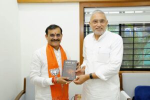 'વડનગરથી વારાણસી 'બાઈક સેવા યાત્રા'ના રાષ્ટ્રીય ઇન્ચાર્જ શ્રી વી. ડી. શર્માજીએ આજે ગાંધીનગર ખાતે પ્રદેશ અધ્યક્ષ શ્રી Jagdish Panchal સાથે શુભેચ્છા મુલાકાત કરી.