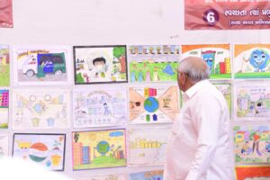 માનનીય મુખ્યમંત્રી શ્રી Bhupendra Patel એ આજે અમદાવાદના ઘુમા વિસ્તારની એમ.કે. પટેલ પ્રાથમિક શાળા ખાતે સેવા સંકલ્પ અભિયાન અંતર્ગત આયોજિત ચિત્ર સ્પર્ધામાં વિદ્યાર્થીઓ દ્વારા દોરવામાં આવેલાં ચિત્રોનું પ્રદર્શન નિહાળ્યું. #SevaSankalpAbhiyan