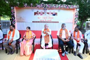 પ્રદેશ અધ્યક્ષ શ્રી Jagdish Panchal એ બોટાદના બૂથ પ્રમુખો સાથે 'ચાય પે ચર્ચા' કરી.