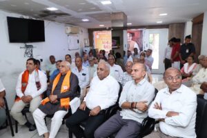 માનનીય મુખ્યમંત્રી શ્રી Bhupendra Patel એ આજે અમદાવાદના થલતેજ વોર્ડ ખાતે કાર્યકર્તાઓ સાથે માનનીય પ્રધાનમંત્રી શ્રી નરેન્દ્ર મોદીજીના 'મન કી બાત' કાર્યક્રમનું સામૂહિક શ્રવણ કર્યું. #MannKiBaat