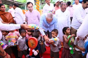 સેવા સંકલ્પ અભિયાન અંતર્ગત પ્રદેશ અધ્યક્ષ શ્રી Jagdish Panchal એ નિકોલ વિધાનસભાના વિરાટનગર ખાતે #AnganMilanSeva કાર્યક્રમમાં ઉપસ્થિત રહી આંગણવાડીના બાળકોને ફળ અને રમકડાંનું વિતરણ કર્યું તથા આશા બહેનોનું સન્માન કર્યું. તમે પણ તમારા નજીકની આંગણવાડીની મુલાકાત લઈ આ ઉત્સવમાં સહભાગી બનો. #SevaSankalpAbhiyan