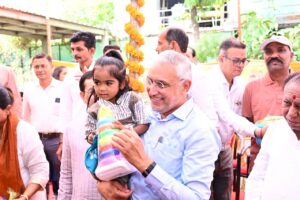 સેવા સંકલ્પ અભિયાન અંતર્ગત પ્રદેશ અધ્યક્ષ શ્રી Jagdish Panchal એ નિકોલ વિધાનસભાના વિરાટનગર ખાતે #AnganMilanSeva કાર્યક્રમમાં ઉપસ્થિત રહી આંગણવાડીના બાળકોને ફળ અને રમકડાંનું વિતરણ કર્યું તથા આશા બહેનોનું સન્માન કર્યું. તમે પણ તમારા નજીકની આંગણવાડીની મુલાકાત લઈ આ ઉત્સવમાં સહભાગી બનો. #SevaSankalpAbhiyan
