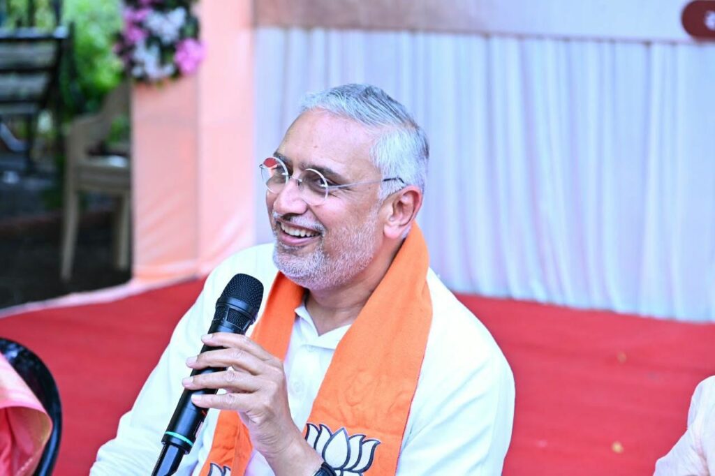પ્રદેશ અધ્યક્ષ શ્રી Jagdish Panchal એ બોટાદના બૂથ પ્રમુખો સાથે 'ચાય પે ચર્ચા' કરી.