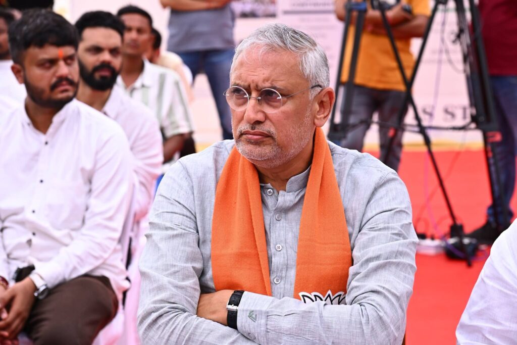 આણંદ જિલ્લાના સાગોળપુરા ખાતે પ્રદેશ અધ્યક્ષ શ્રી Jagdish Panchal એ કાર્યકર્તાઓ અને યુવાનો સાથે માનનીય પ્રધાનમંત્રી શ્રી નરેન્દ્ર મોદીજીના #MannKiBaat કાર્યક્રમનું સામૂહિક શ્રવણ કર્યું.