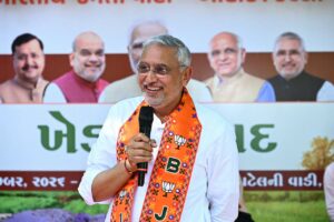 પ્રદેશ અધ્યક્ષ શ્રી Jagdish Panchal એ આજે બોટાદ ખાતે કેન્દ્રીય રાજ્યમંત્રી શ્રીમતી નિમુબેન બાંભણીયાની વિશેષ ઉપસ્થિતિમાં ખેડૂતો સાથે સંવાદ કર્યો. આ પ્રસંગે પ્રદેશ અધ્યક્ષશ્રીએ માનનીય પ્રધાનમંત્રી શ્રી Narendra Modi જીના 25 વર્ષના સુશાસનમાં ખેડૂતોના કલ્યાણ માટે થયેલા કાર્યો અને ખેડૂતલક્ષી યોજનાઓ અંગે ચર્ચા કરી.
