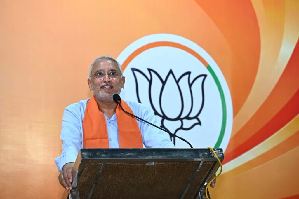 આજે પ્રદેશ અધ્યક્ષ શ્રી Jagdish Panchal ની અધ્યક્ષતામાં તથા નાયબ મુખ્યમંત્રી શ્રી Harsh Sanghavi અને પ્રદેશ સંગઠન મહામંત્રી શ્રી રત્નાકરજીની વિશેષ ઉપસ્થિતિમાં ગાંધીનગર મહાનગરપાલિકાની ચૂંટણી સંદર્ભે 'કાર્યકર્તા સંકલન બેઠક' યોજાઈ. આ બેઠકમાં પ્રદેશ અધ્યક્ષશ્રીએ સૌ કાર્યકર્તાઓને દરેક બૂથ પર કમળ ખીલવવા આહ્વાન કર્યું.