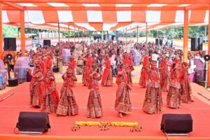 પ્રધાનમંત્રી શ્રી નરેન્દ્રભાઇ મોદીના જનસેવાના 25 વર્ષ પૂર્ણ થવા નિમિત્તે ભાજપા પ્રદેશ અધ્યક્ષ શ્રી જગદીશભાઈ વિશ્વકર્મા આજે નગર પ્રાથમિક શિક્ષણ સમિતિ, અમદાવાદ તથા ધી ટેક્સટાઈલ એસોસિએશન દ્વારા અમદાવાદના વિરાટનગર ખાતે આયોજિત નોટબુક વિતરણ અને ગરબા સ્પર્ધા કાર્યક્રમમાં ઉપસ્થિત રહ્યા હતાં.  આ પ્રસંગે તેમણે બાળકો સાથે આત્મીય સંવાદ કરી નોટબુક વિતરણ કર્યું હતું તથા શહેર કક્ષાની ગરબા સ્પર્ધામાં ભાગ લેનાર સૌ વિદ્યાર્થીઓની પ્રસ્તુતિ નિહાળી તેમને પ્રોત્સાહિત કર્યા હતાં. આ પ્રસંગે અમદાવાદના મેયર શ્રી હિતેશભાઈ બારોટ, શહેર ભાજપ અધ્યક્ષ શ્રી પ્રેરકભાઈ શાહ, સાંસદ શ્રી હસમુખભાઈ પટેલ સહિત આગેવાનો ઉપસ્થિત રહ્યાં હતાં.
