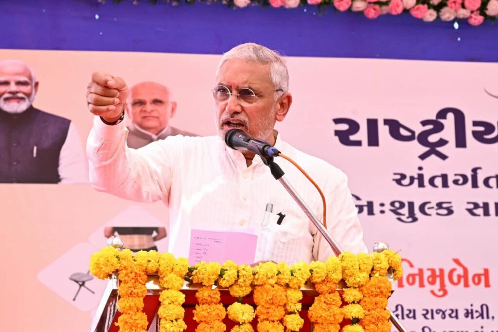 વરિષ્ઠ નાગરિકોની સુખાકારી માટે સંવેદનશીલ સેવા અને સંકલ્પ... પ્રદેશ અધ્યક્ષ શ્રી Jagdish Panchal એ આજે ભાવનગર ખાતે કેન્દ્રીય રાજ્યમંત્રી શ્રીમતી નિમુબેન બાંભણીયાની વિશેષ ઉપસ્થિતિમાં રાષ્ટ્રીય વયોશ્રી યોજના અંતર્ગત વરિષ્ઠ નાગરિકોને જરૂરિયાત મુજબ સહાયક સાધનોનું વિતરણ કર્યું તેમજ લાભાર્થીઓ સાથે સંવાદ કર્યો. #SevaSankalpAbhiyan