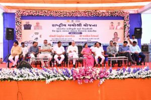 વરિષ્ઠ નાગરિકોની સુખાકારી માટે સંવેદનશીલ સેવા અને સંકલ્પ... પ્રદેશ અધ્યક્ષ શ્રી Jagdish Panchal એ આજે ભાવનગર ખાતે કેન્દ્રીય રાજ્યમંત્રી શ્રીમતી નિમુબેન બાંભણીયાની વિશેષ ઉપસ્થિતિમાં રાષ્ટ્રીય વયોશ્રી યોજના અંતર્ગત વરિષ્ઠ નાગરિકોને જરૂરિયાત મુજબ સહાયક સાધનોનું વિતરણ કર્યું તેમજ લાભાર્થીઓ સાથે સંવાદ કર્યો. #SevaSankalpAbhiyan