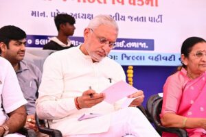 વરિષ્ઠ નાગરિકોની સુખાકારી માટે સંવેદનશીલ સેવા અને સંકલ્પ... પ્રદેશ અધ્યક્ષ શ્રી Jagdish Panchal એ આજે ભાવનગર ખાતે કેન્દ્રીય રાજ્યમંત્રી શ્રીમતી નિમુબેન બાંભણીયાની વિશેષ ઉપસ્થિતિમાં રાષ્ટ્રીય વયોશ્રી યોજના અંતર્ગત વરિષ્ઠ નાગરિકોને જરૂરિયાત મુજબ સહાયક સાધનોનું વિતરણ કર્યું તેમજ લાભાર્થીઓ સાથે સંવાદ કર્યો. #SevaSankalpAbhiyan