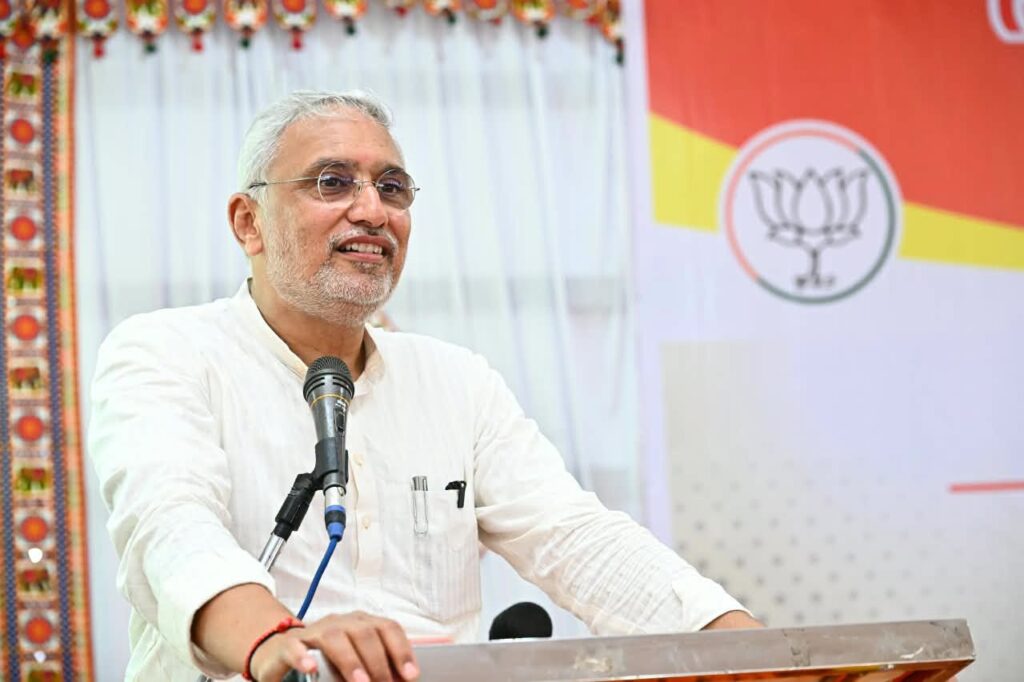વિકસિત ભારતના સંકલ્પ સાથે સંવાદ... પ્રદેશ અધ્યક્ષ શ્રી Jagdish Panchal એ આજે તળાજા વિધાનસભાના યુવાનો સાથે સંવાદ કરી માનનીય પ્રધાનમંત્રી શ્રી Narendra Modi જીના નેતૃત્વમાં દેશ અને ગુજરાતમાં થઈ રહેલા વિકાસકાર્યો તથા યુવા સશક્તિકરણ અંગે ચર્ચા કરી.