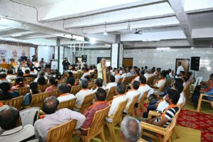પ્રદેશ અધ્યક્ષ શ્રી Jagdish Panchal એ અમરેલી જિલ્લાના બગસરા ખાતે બૂથ પ્રમુખો સાથે સંવાદ કર્યો તથા ટિફિન બેઠકમાં સૌ કાર્યકર્તાઓ સાથે ભોજન ગ્રહણ કર્યું.