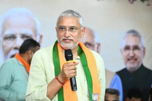 પ્રદેશ અધ્યક્ષ શ્રી Jagdish Panchal એ અમરેલી જિલ્લાના બગસરા ખાતે બૂથ પ્રમુખો સાથે સંવાદ કર્યો તથા ટિફિન બેઠકમાં સૌ કાર્યકર્તાઓ સાથે ભોજન ગ્રહણ કર્યું.