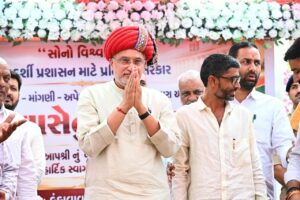 સેવા સંકલ્પ અભિયાન અંતર્ગત 'નાગરિક દેવો ભવઃ'ના મંત્ર સાથે સરકારી સેવાઓ અને યોજનાઓનો લાભ ઘરઆંગણે સુધી પહોંચાડવામાં આવી રહ્યો છે. પ્રદેશ અધ્યક્ષ શ્રી Jagdish Panchal એ આજે અમરેલીના કુંકાવાવ ખાતે સેવા સેતુ કાર્યક્રમમાં ઉપસ્થિત રહી લાભાર્થીઓ સાથે મુલાકાત કરી અને સરકારની વિવિધ યોજનાઓ અંગે સંવાદ કર્યો. #SevaSetuAbhiyan #SevaSankalpAbhiyan