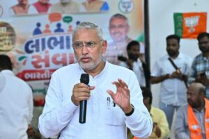 સેવા સંકલ્પ અભિયાન અંતર્ગત પ્રદેશ અધ્યક્ષ શ્રી Jagdish Panchal એ આજે મહીસાગર જિલ્લાના પ્રવાસ દરમ્યાન લાભાર્થીઓ અને ખેલાડીઓ સાથે સંવાદ કર્યો.  #SevaSankalpAbhiyan