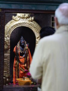 માનનીય પ્રધાનમંત્રી શ્રી Narendra Modi જીએ આજે નવી દિલ્હીના શ્રી વિનાયક મંદિરમાં પૂજા-અર્ચના કરી. #25YearsOfSeva