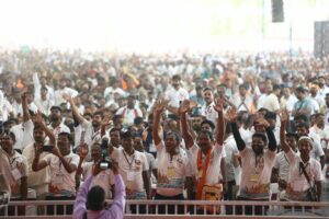 सेवा संकल्प अभियान के तहत वाराणसी से वडनगर तक निकली भव्य #SevaYatra का आज वडनगर की पावन भूमि पर भव्य समापन हुआ। इस अवसर पर मुख्यमंत्री श्री Bhupendra Patel जी, केंद्रीय मंत्री श्री Shivraj Singh Chouhan जी, पश्चिम बंगाल के मुख्यमंत्री श्री Suvendu Adhikari जी, प्रदेश प्रभारी श्री Tarun Chugh  जी, प्रदेश अध्यक्ष श्री Jagdish Panchal जी, उपमुख्यमंत्री श्री Harsh Sanghavi जी एवं अन्य गणमान्य अतिथियों ने सेवा यात्रियों का स्वागत-अभिनंदन कर उनका सम्मान किया। सेवा, समर्पण और संगठन के भाव से संपन्न हुई यह यात्रा जनसेवा से राष्ट्रसेवा की 25 वर्षों की प्रेरणादायी यात्रा को जन-जन तक पहुंचाने का सशक्त माध्यम बनी। #SevaSankalpAbhiyan #25YearsOfSeva