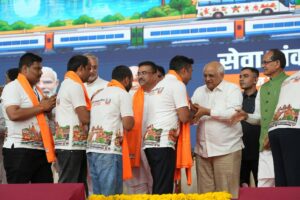 सेवा संकल्प अभियान के तहत वाराणसी से वडनगर तक निकली भव्य #SevaYatra का आज वडनगर की पावन भूमि पर भव्य समापन हुआ। इस अवसर पर मुख्यमंत्री श्री Bhupendra Patel जी, केंद्रीय मंत्री श्री Shivraj Singh Chouhan जी, पश्चिम बंगाल के मुख्यमंत्री श्री Suvendu Adhikari जी, प्रदेश प्रभारी श्री Tarun Chugh  जी, प्रदेश अध्यक्ष श्री Jagdish Panchal जी, उपमुख्यमंत्री श्री Harsh Sanghavi जी एवं अन्य गणमान्य अतिथियों ने सेवा यात्रियों का स्वागत-अभिनंदन कर उनका सम्मान किया। सेवा, समर्पण और संगठन के भाव से संपन्न हुई यह यात्रा जनसेवा से राष्ट्रसेवा की 25 वर्षों की प्रेरणादायी यात्रा को जन-जन तक पहुंचाने का सशक्त माध्यम बनी। #SevaSankalpAbhiyan #25YearsOfSeva